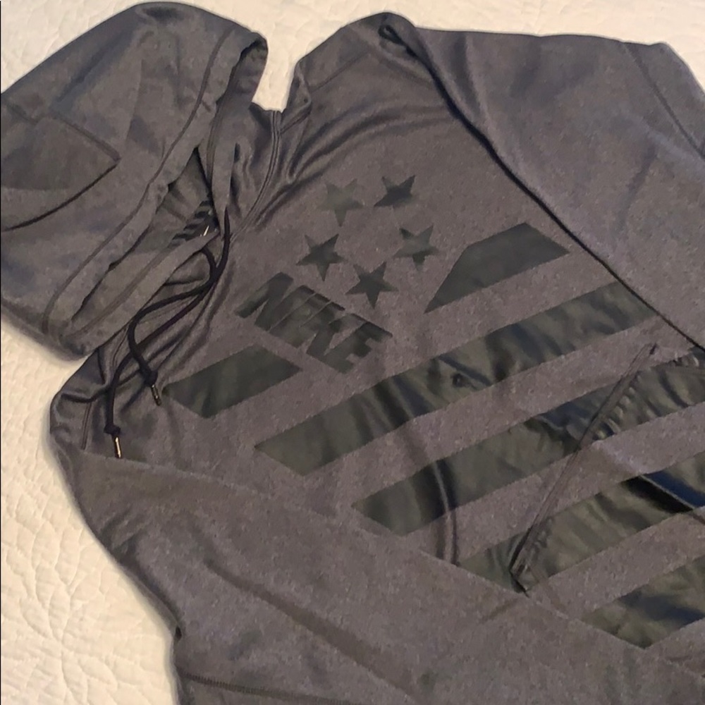 Like NEW Nike Therma-Fit Hoodie Sz L